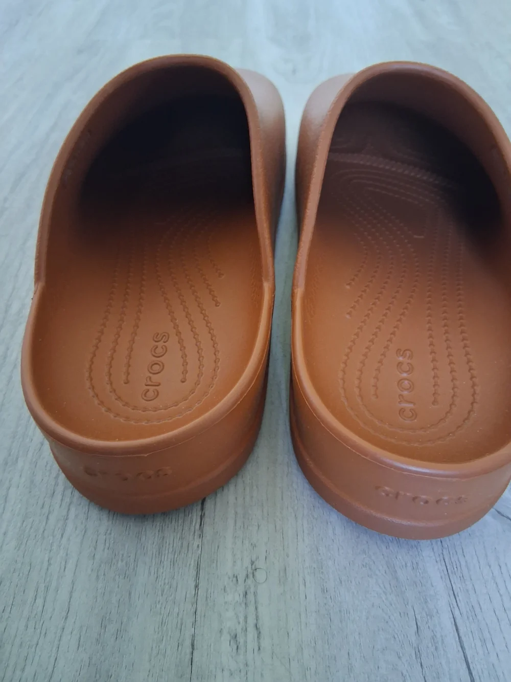CROCS Dylan Cognac Brown Slip-On Clogs Women's Size 11 Men's Size 9 Waterproof